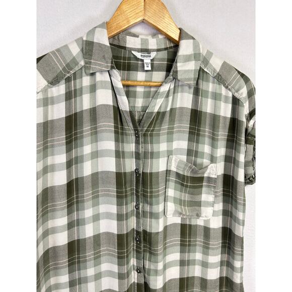 Woman's Short Sleeve Green White Plaid Button Down Top - Size Medium - Picture 2 of 11